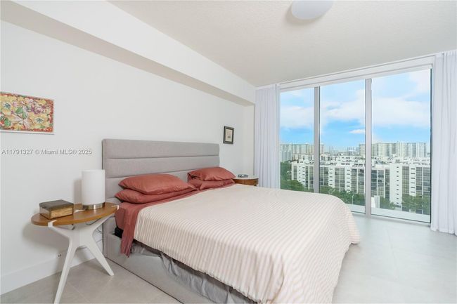 UNIT-1101 - 300 Sunny Isles Blvd, Condo with 3 bedrooms, 4 bathrooms and null parking in Sunny Isles Beach FL | Image 10