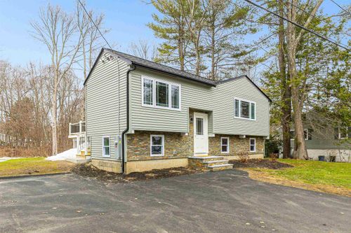 7 Trues Pkwy, Sandown, NH, 03873-2713 | Card Image