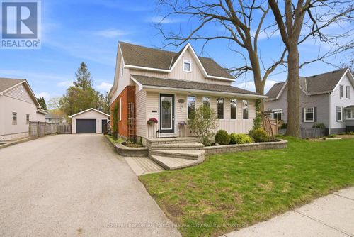 213 Warren St, Goderich, ON, N7A3W7 | Card Image