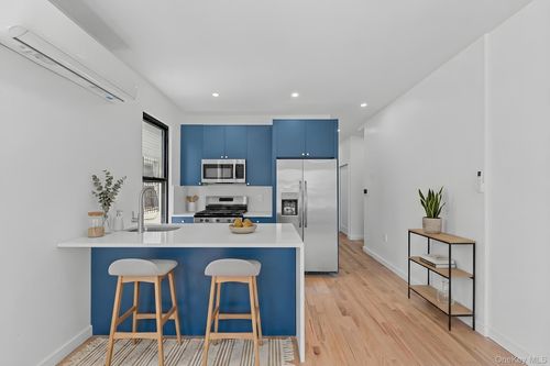 234 E 42nd St, New York, NY, 10017-5803 | Card Image