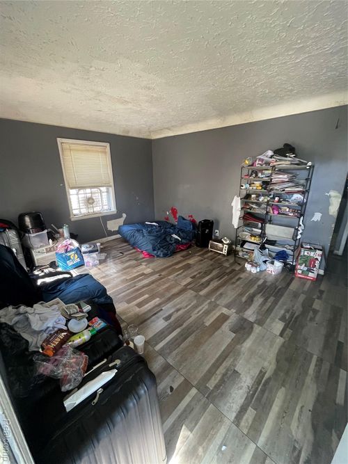 20052 Ferguson St, Detroit, MI, 48235-2433 | Card Image