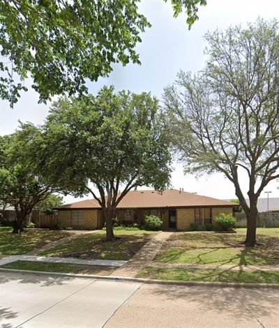 View of front of house featuring a front lawn | Image 1