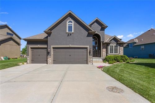 11130 N Brooklyn Ave, Kansas City, MO, 64155-8526 | Card Image