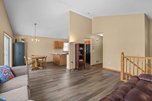2204 Valley Dr, Northfield, MN, 55057-3190 | Card Image