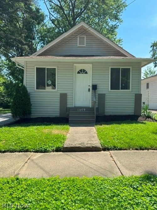 1079 Peerless Ave, Akron, OH, 44320-3665 | Card Image