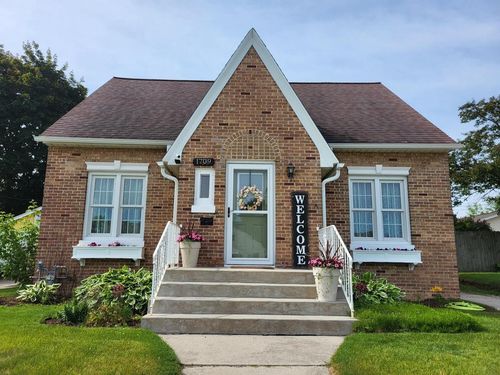 1709 Waldo Boulevard, Manitowoc, WI, 54220 | Card Image