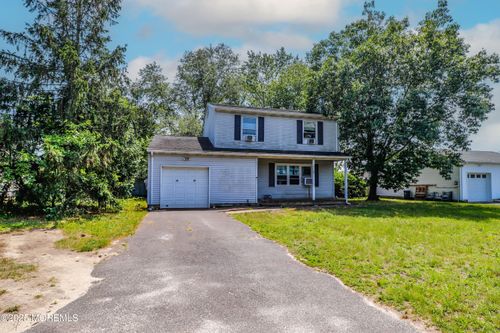 611 Pine St, Lanoka Harbor, NJ, 08734-2518 | Card Image