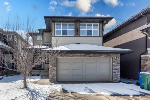 96 Evansview Manor, Home with 3 bedrooms, 2 bathrooms and 4 parking in Calgary AB | Card Image