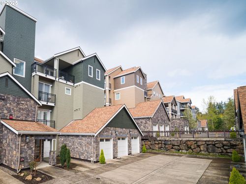 11703 Se Crested Eagle Ln, Happy Valley, OR, 97086-4717 | Card Image