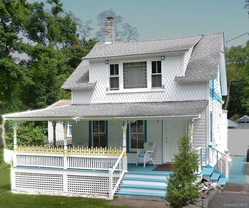 387 N Country Rd, East Setauket, NY, 11733 | Card Image
