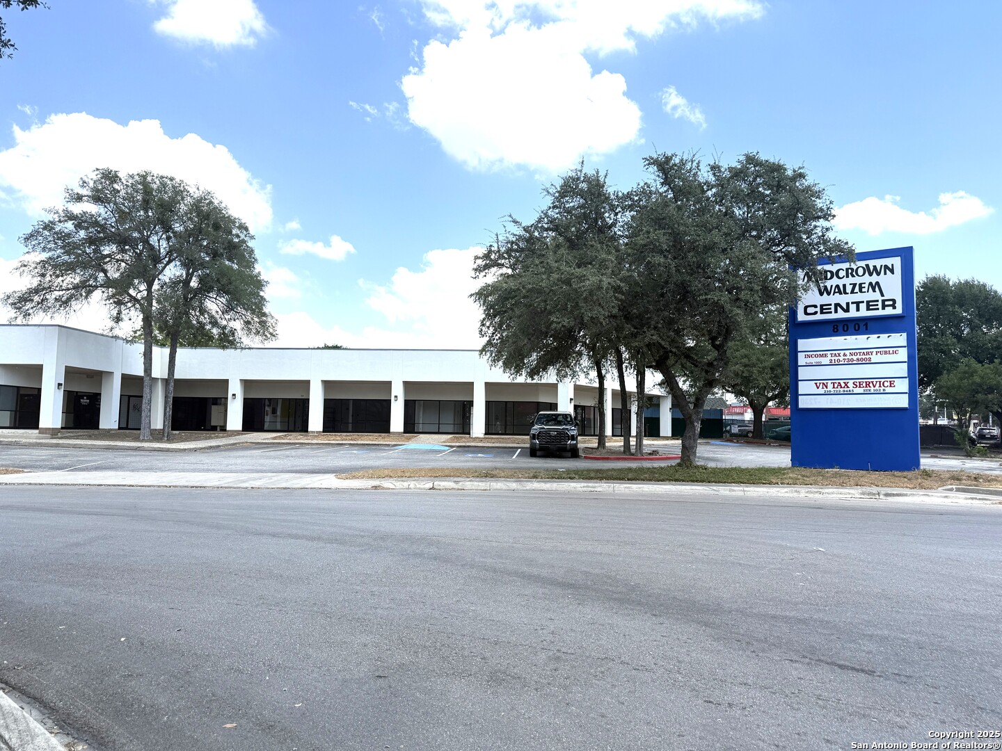8001 Midcrown Dr, San Antonio, TX 78218