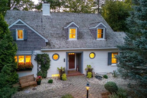 825 Mcbride Rd, Madison, WI, 53704-6062 | Card Image