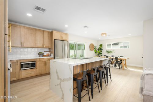 1337 N 70th St, Scottsdale, AZ, 85257-3325 | Card Image