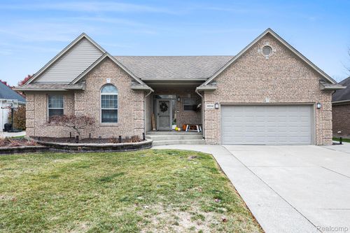 38846 Hampton Ct, Harrison Twp, MI, 48045-2268 | Card Image