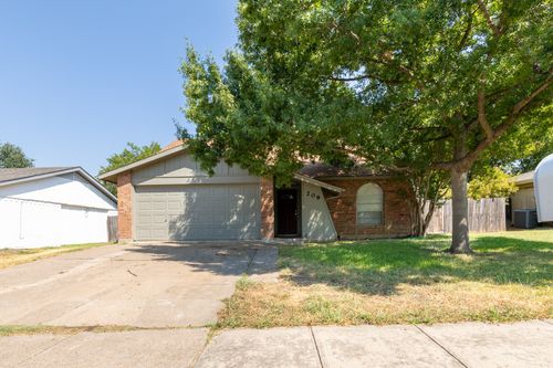 209 Pebblebrook St, Arlington, TX, 76014-1032 | Card Image