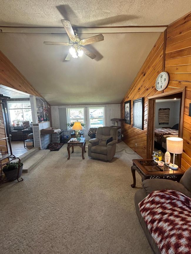 Family Room | Image 11