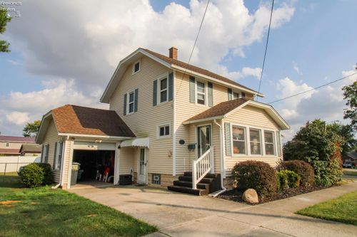 111 Park Ave, Bellevue, OH, 44811-1833 | Card Image