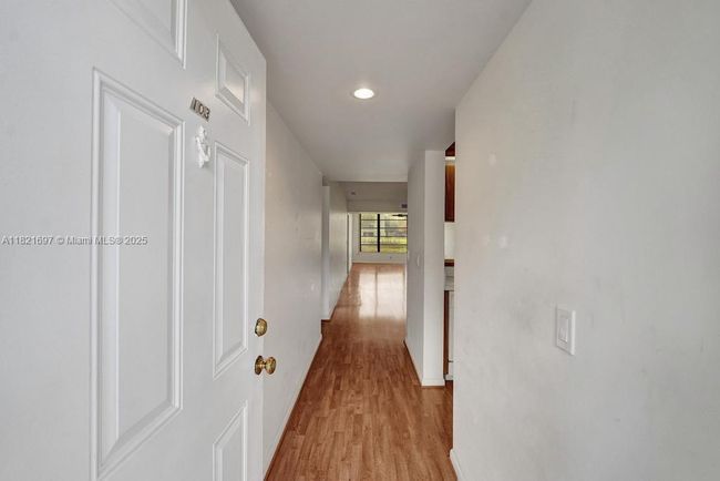 APT-103 - 1520 Whitehall Dr, Condo with 2 bedrooms, 2 bathrooms and null parking in Davie FL | Image 5