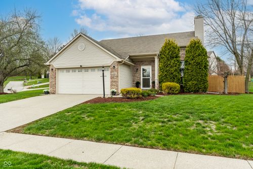 9660 Overcrest Dr, Fishers, IN, 46037-8926 | Card Image
