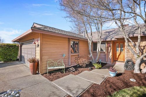 2489 Senate Way, Medford, OR, 97504-8538 | Card Image