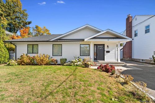12 Madison Pl, Roslyn Heights, NY, 11577-2011 | Card Image