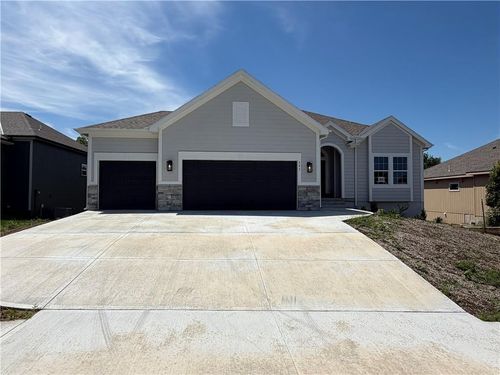 623 E 13th St, Kearney, MO, 64060-7367 | Card Image