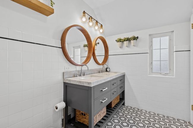 Upstairs Full Bath-New Flrs, Dble Vanity | Image 27