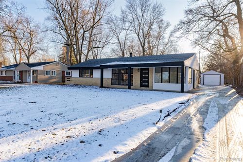 2483 Walce Dr, West Bloomfield, MI, 48324-1770 | Card Image