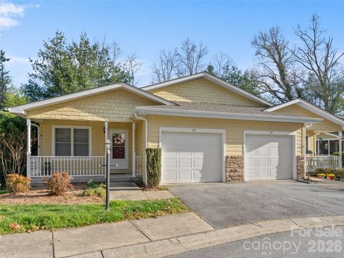 40 Spring Village Ln, Hendersonville, NC, 28739-5185 | Card Image