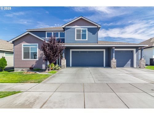 833 E Montana Ave, Hermiston, OR, 97838-2237 | Card Image