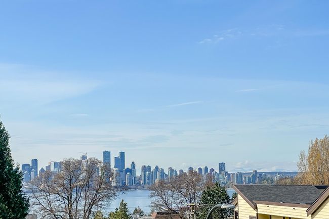 107 - 222 W 4 Th Street, Townhouse with 2 bedrooms, 2 bathrooms and 2 parking in North Vancouver BC | Image 2