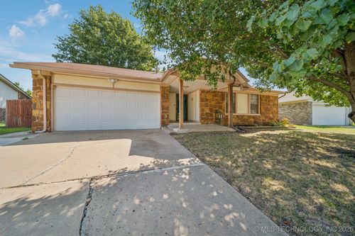 7607 N 122nd East Ave, Owasso, OK, 74055-3557 | Card Image