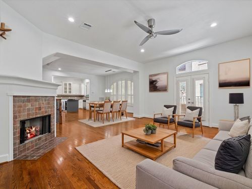 588 Bomar St, Houston, TX, 77006-1407 | Card Image