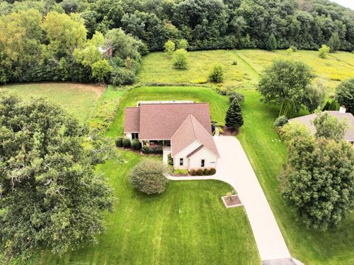 N73W30773 Kentucky Oaks Way, Hartland, WI, 53029-8434 | Card Image