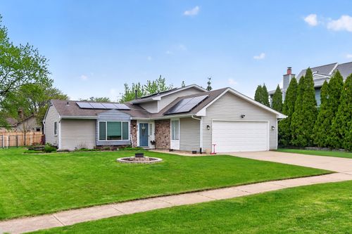 870 W Pine Ave, Roselle, IL, 60172-1853 | Card Image