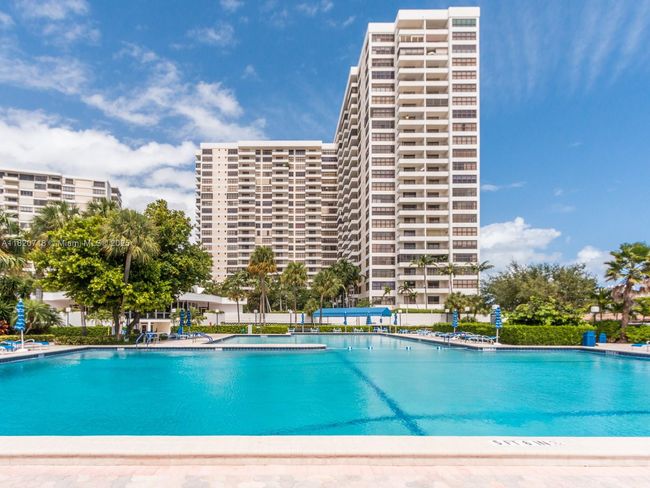 APT-1717 - 2500 Parkview Dr, Condo with 2 bedrooms, 2 bathrooms and null parking in Hallandale Beach FL | Image 30