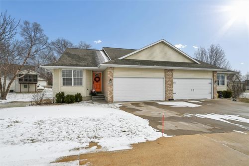 6612 Waterview Dr Sw, Cedar Rapids, IA, 52404-7712 | Card Image