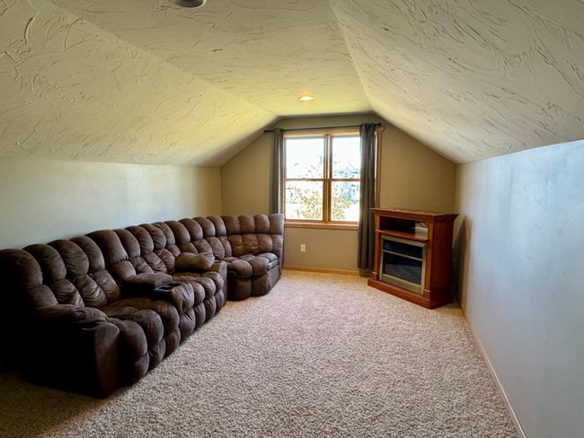 Bonus room above garage | Image 42