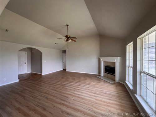 10766 E 121st Street N, Collinsville, OK, 74021 | Card Image