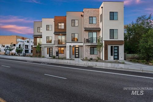 3213 W Moore St, Boise, ID, 83702-2146 | Card Image