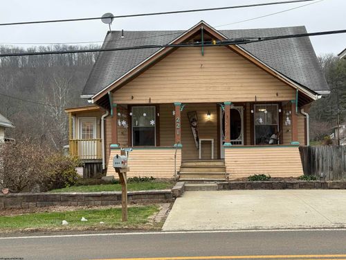 221 Meadow Ave, Mannington, WV, 26582-3028 | Card Image