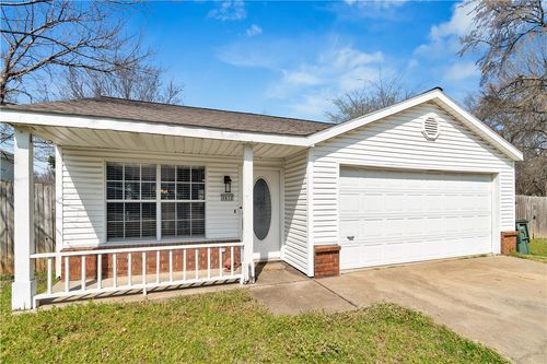 3032 W Essex Dr, Fayetteville, AR, 72704-5323 | Card Image