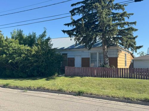 860 Dundas Street, Pincher Creek, AB, T0K1W0 | Card Image