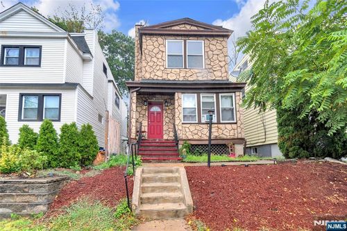 32 Dodd St, East Orange, NJ, 07017-3418 | Card Image