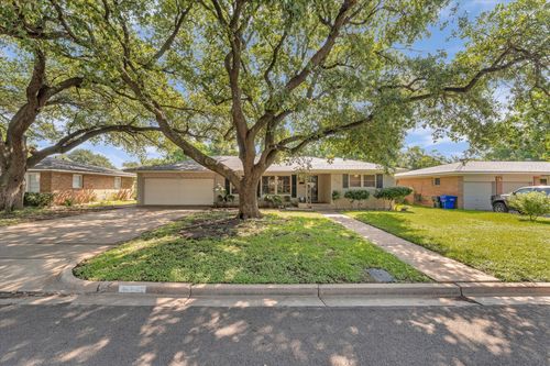 2113 Trinity Dr, Waco, TX, 76710-2739 | Card Image