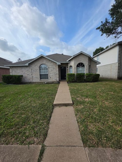 2858 Saint Thomas Ln, Lancaster, TX, 75146-1061 | Card Image