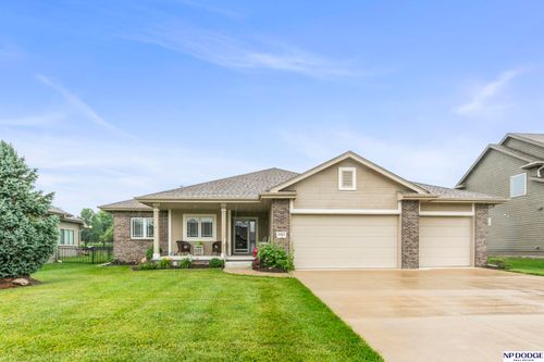 19910 Oak St, Gretna, NE, 68028-6983 | Card Image