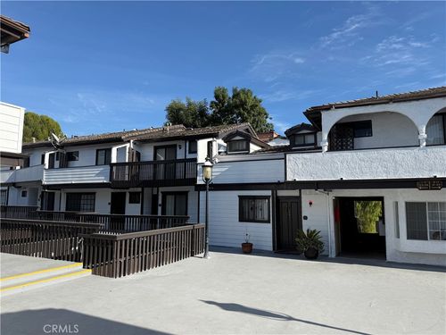 apt-21-5250 Colodny Dr, Agoura Hills, CA, 91301-2658 | Card Image