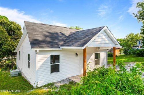 608 E Walden St, La Follette, TN, 37766-2637 | Card Image