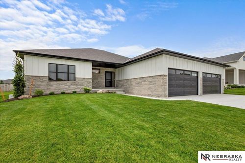 8825 Ranch Gate Rd, Lincoln, NE, 68520-1512 | Card Image
